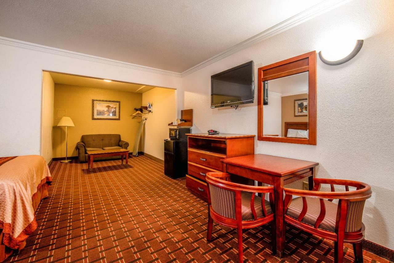 Regency Inn&Suites Downey Exterior foto